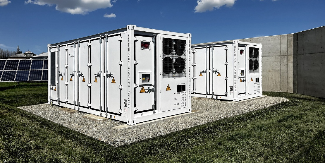 Firemní baterie vybírejte podle provozu. FENIX nabízí řešení od kWh po MWh