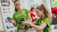 Na „Girls‘ Day“ dívky poznávaly zábavnou formou svět techniky