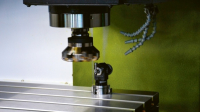Sonda systému Renishaw OMi-2T proměřující frézu © Petr Borovan Sonda systému Renishaw OMi-2T proměřující frézu © Petr Borovan