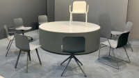 RIM uvedl na letošním Designbloku víceúčelovou stohovatelnou židli Lambda
