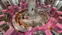 Experimentální reaktor využívající jadernou fúzi nabírá další zpoždění
