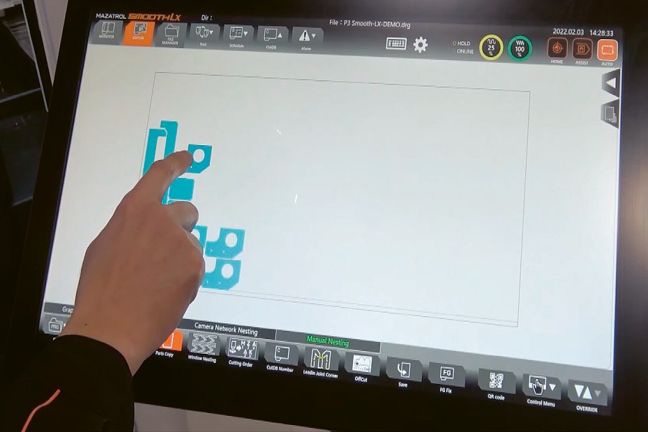 Řídicí systém SmoothLx s 21,5″ dotykovou obrazovkou umožňuje intuitivní přípravu i s méně zkušenou obsluhou