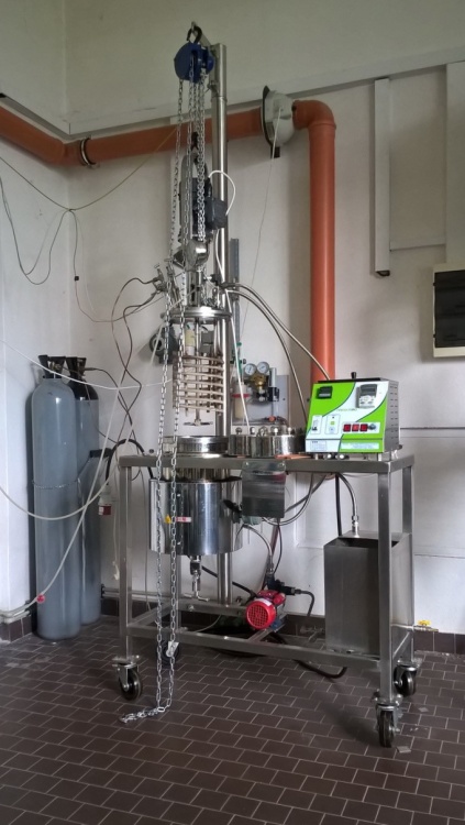 Zařízení pro přípravu hydrolyzátu z peří