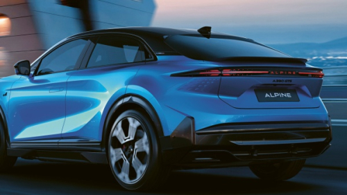 Elektrický rodinný vůz, nebo už supersport?