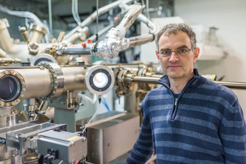 Vedoucí Oddělení spintroniky a nanoelektroniky Tomáš Jungwirth /Zdroj: FZU/