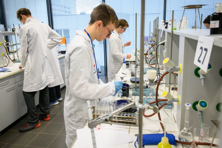 Vítěz kategorie A Václav Verner v laboratořích