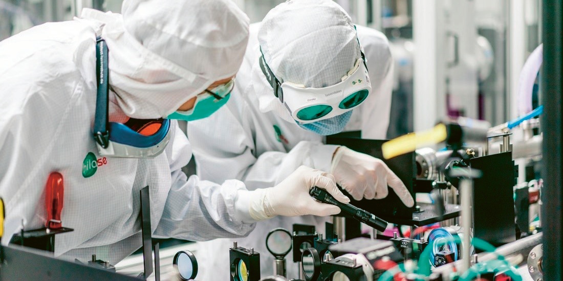Experimentální platforma pro vývoj tenkodiskových laserů © Fyzikální ústav AV / HiLase