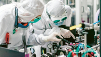 Experimentální platforma pro vývoj tenkodiskových laserů © Fyzikální ústav AV / HiLase Experimentální platforma pro vývoj tenkodiskových laserů © Fyzikální ústav AV / HiLase