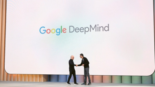 Dva významní muži z vedení firmy Google: Sundar Pichai, šéf holdingu, a Demis Hassabis, šéf Google DeepMind © Google