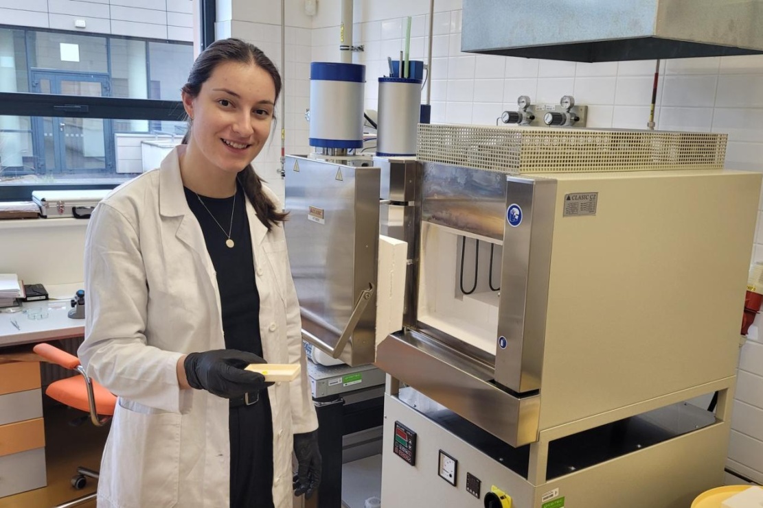 Tereza Havlíková v laboratoři /Foto: CEITEC VUT/