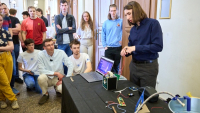 Student FEL ČVUT postavil nejsilnější přenosný laser v Evropě Student FEL ČVUT postavil nejsilnější přenosný laser v Evropě