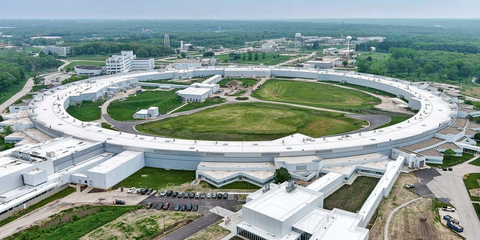 Zdroj fotonů Advanced Photon Source v Argonne National Laboratory v Lemontu ve státě Illinois má tvar prstence © ANL