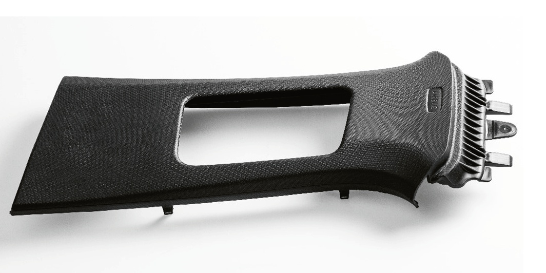 O 30 % méně materiálu, stejná stabilita: technologie MuCell umožňuje cenově výhodnou lehkou konstrukci pro interiéry automobilů © ENGEL O 30 % méně materiálu, stejná stabilita: technologie MuCell umožňuje cenově výhodnou lehkou konstrukci pro interiéry automobilů © ENGEL