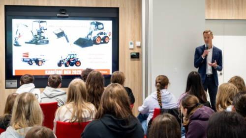 Bobcat uspořádal první „Kariérní den“ pro žáky z Dobříše