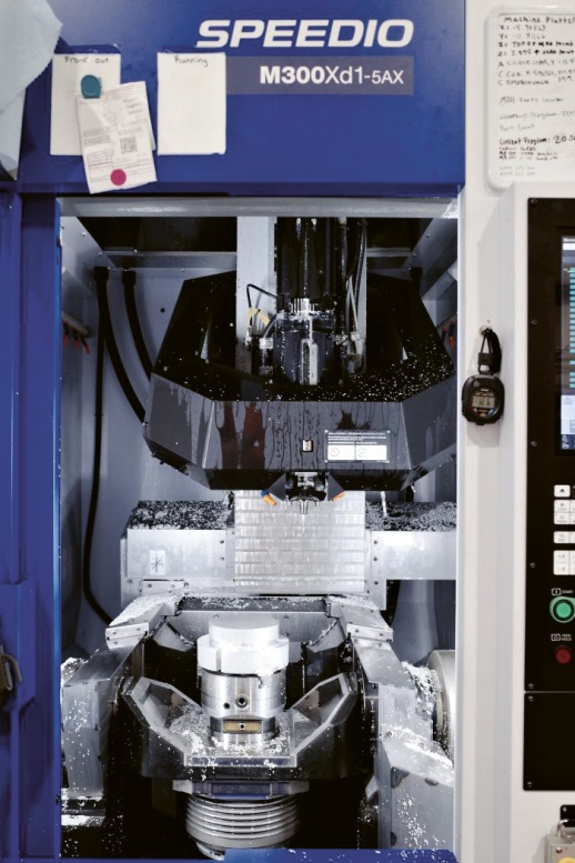 Pracovní prostor stroje Brother M300Xd1-5AX © Brother