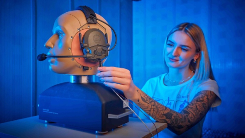 MESIT rozšiřuje testovací zázemí o zařízení pro měření akustických vlastností náhlavních souprav