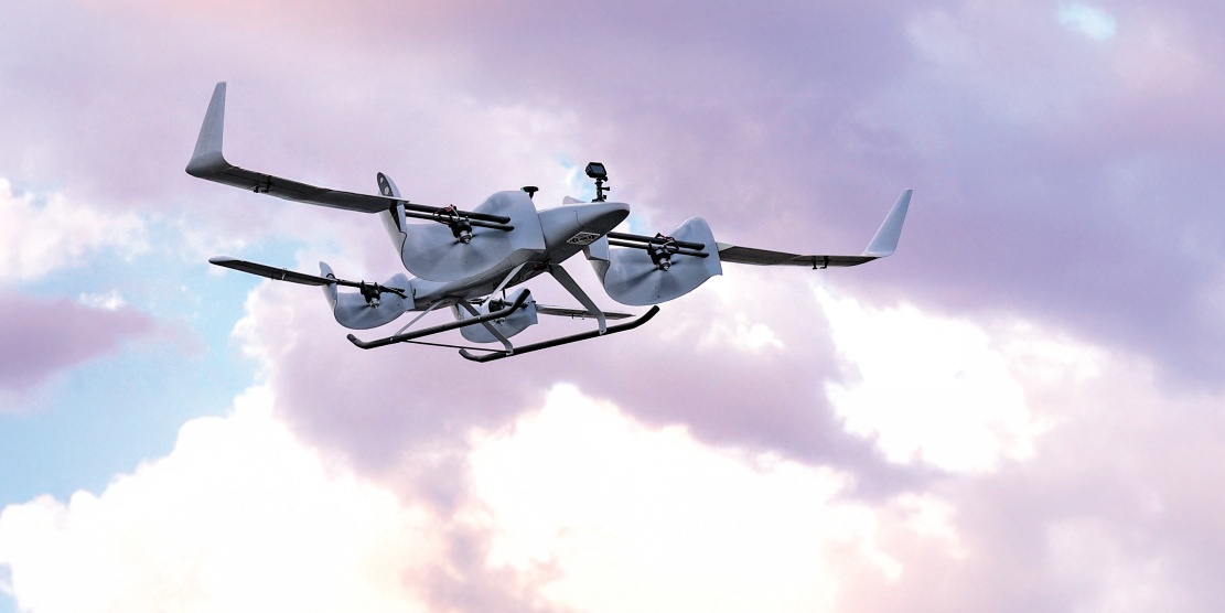 Dron Cyclone s kolmým startem a přistáním používá speciální „kanálová křídla“