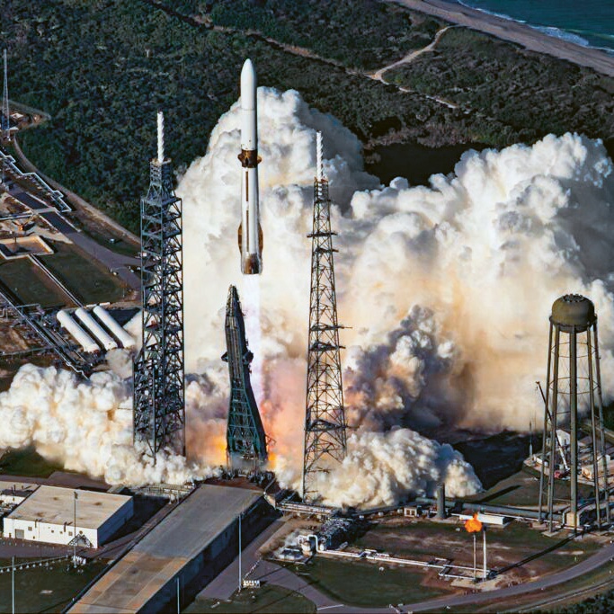 Pohled na rampu pro New Glenn a servisní budovy a zařízení společnosti Blue Origin na Floridě © Blue Origin