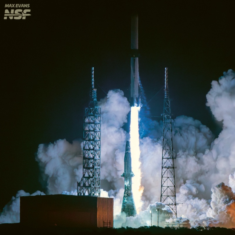 Noční start má své efekty... New Glenn na sloupu ohně © Max Evans / NSF