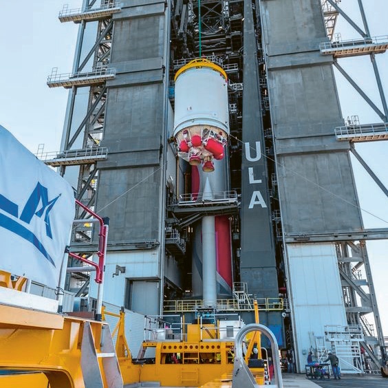 Veterán kosmických startů: kyslíkovovodíkový stupeň Centaur jede na montáž © ULA