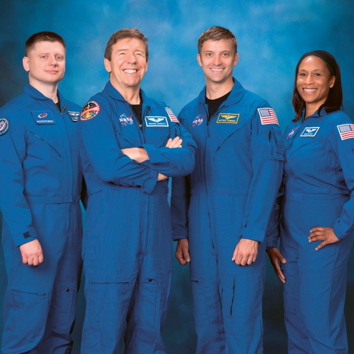 Posádka Crew-8: Alexander Grebenkin, Matthew Dominick, Michael Barratt a vpravo Jeanette Eppsová © NASA
