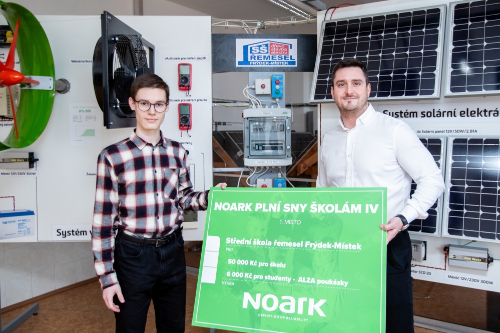 Loni se českým vítězem stal Matěj Steinberger (vlevo), který ČR reprezentoval i v evropském finále NOARK plní sny školám