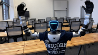 Unicorn Vysoká škola novým humanoidním robotem posouvá výuku AI a robotiky na vyšší úroveň