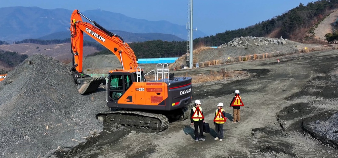 Systém E-Stop automaticky zastaví pohyb stroje