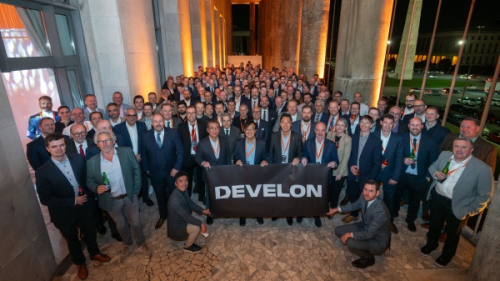 Develon na Evropské konferenci dealerů 2026 ocenil českého importéra společnost GARNEA a.s.