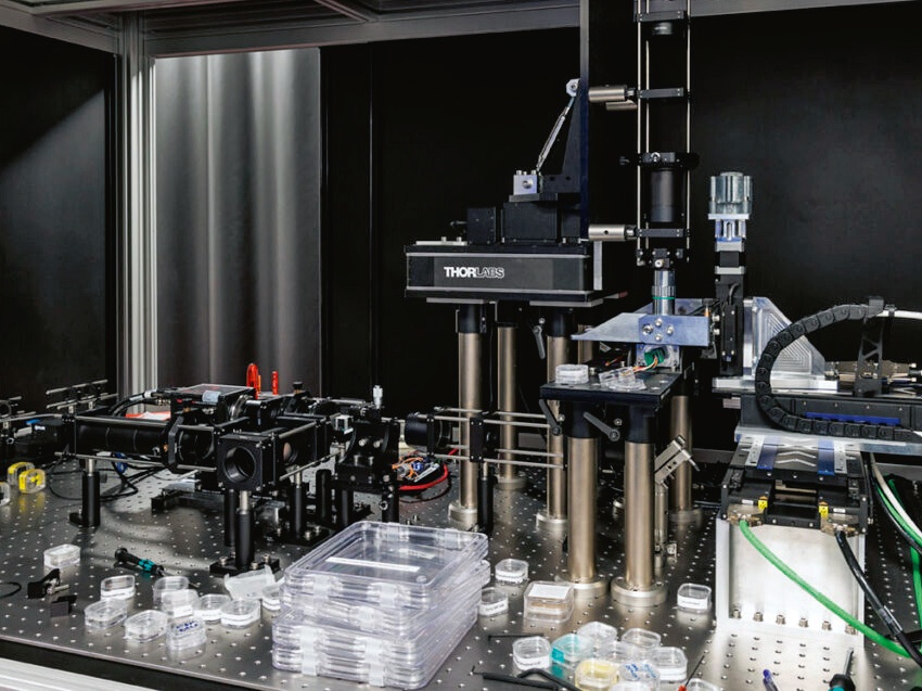 Čtečka výzkumné úrovně pro získávání dat ze skla