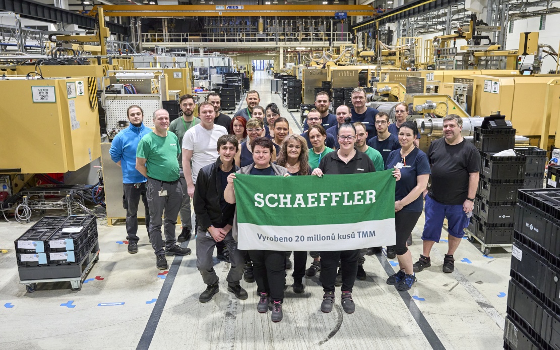 Zaměstnanci svitavského závodu oslavují dosažení hranice 20 milionů vyrobených modulů