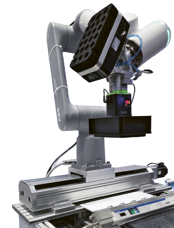 Robot GoFa na elektrickém pohonu SMC s detailem pěnové přísavky SMC řady ZGS a adaptéry pro automatickou výměnu nástrojů