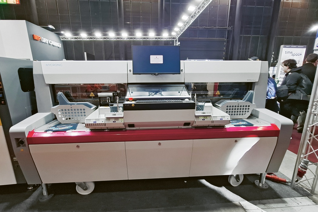 Osazovací stroj Mycronic je softwarem vyvíjeným ve spolupráci s brněnskou firmou Kinali
