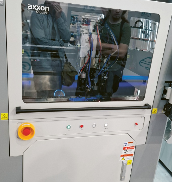 Lakovací platforma MYC50 od Axxon Mycronic zvládá monitorovat a řídit průtoky i další parametry