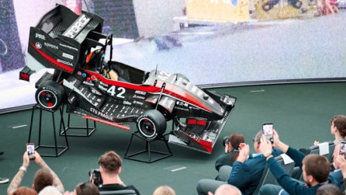 Tým EFORCE Prague Formula představil novou autonomní elektrickou formuli