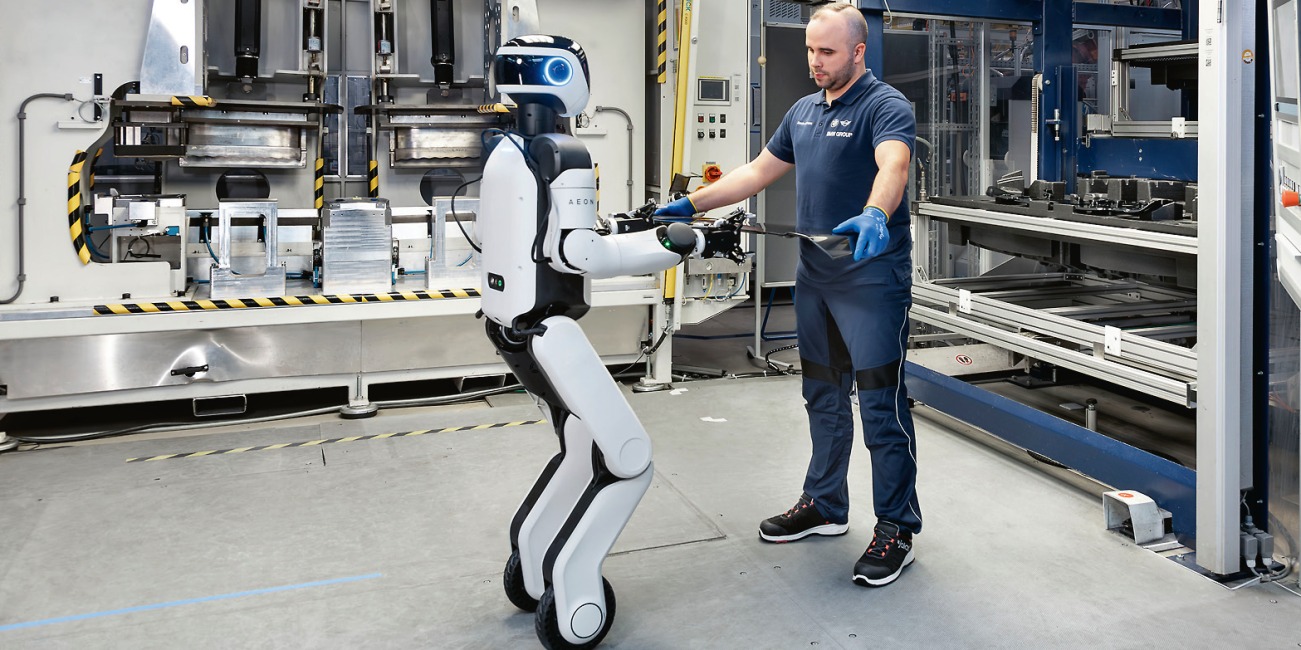 Zásluhou umělé inteligence si robot umí předávat předměty s lidmi — to je činnost vypadající jednoduše pouze zdánlivě... Zásluhou umělé inteligence si robot umí předávat předměty s lidmi — to je činnost vypadající jednoduše pouze zdánlivě...