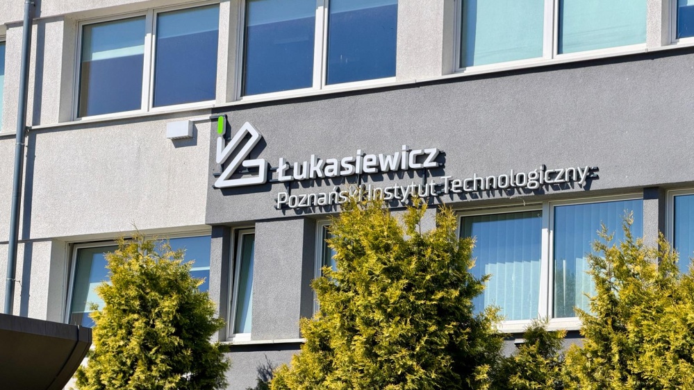 Výzkumný institut Łukasiewicz - Poznański Instytut Technologiczny (PIT) sdružuje 22 institutů, zaměstnává přes 4 500 vědců a inženýrů a „vymýšlí stroje, které prostě nejde na běžném trhu koupit"