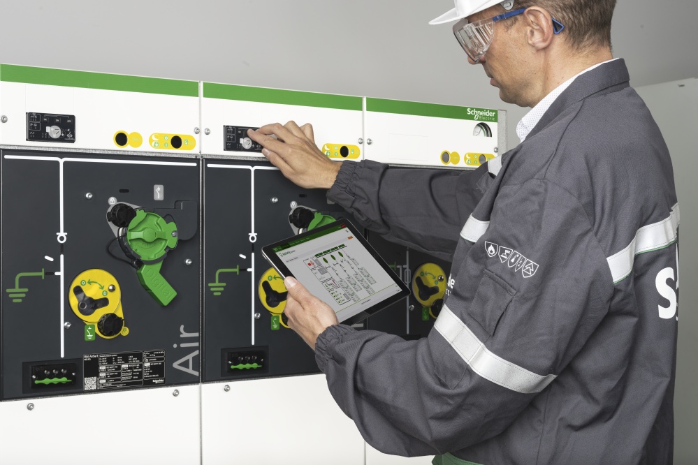 Třípolohový odpínač mechanicky zabraňuje chybné manipulaci obsluhy, vakuové zhášení oblouku eliminuje vznik nebezpečných vedlejších produktů