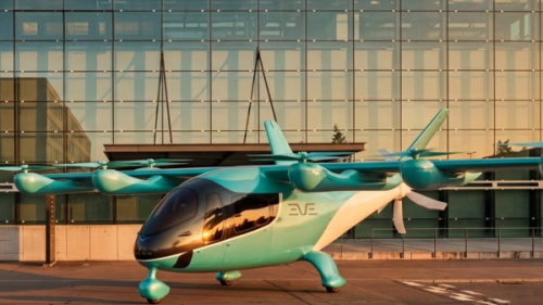 Společnost Eve Air Mobility vyvíjí letadlo typu eVTOL, jehož certifikace a zahájení komerčního provozu se očekává v roce 2028