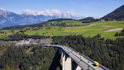 E-truck zvládá dálkové přepravy přes vytížený alpský průsmyk