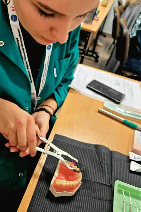 Aplikace dentální výplně Aplikace dentální výplně