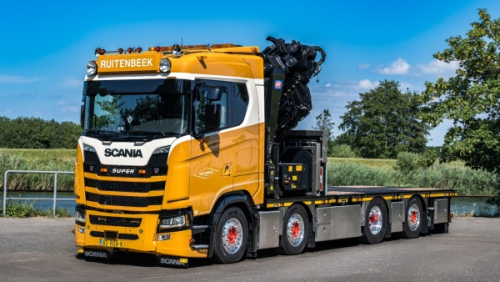 Nová Scania 660 S V8 s 95tunometrovým jeřábem pro Ruitenbeek Transport