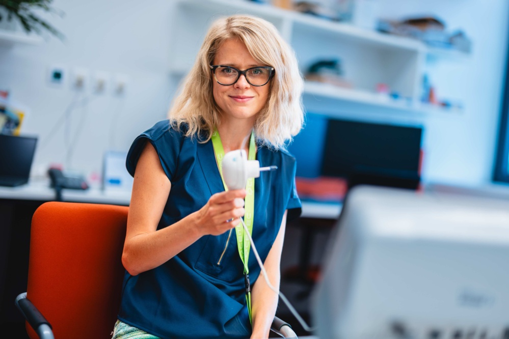 Martina Říhová vyvíjí na CEITEC VUT pleťové masky inspirované cukrovou vatou /Foto: Jakub Rozboud/