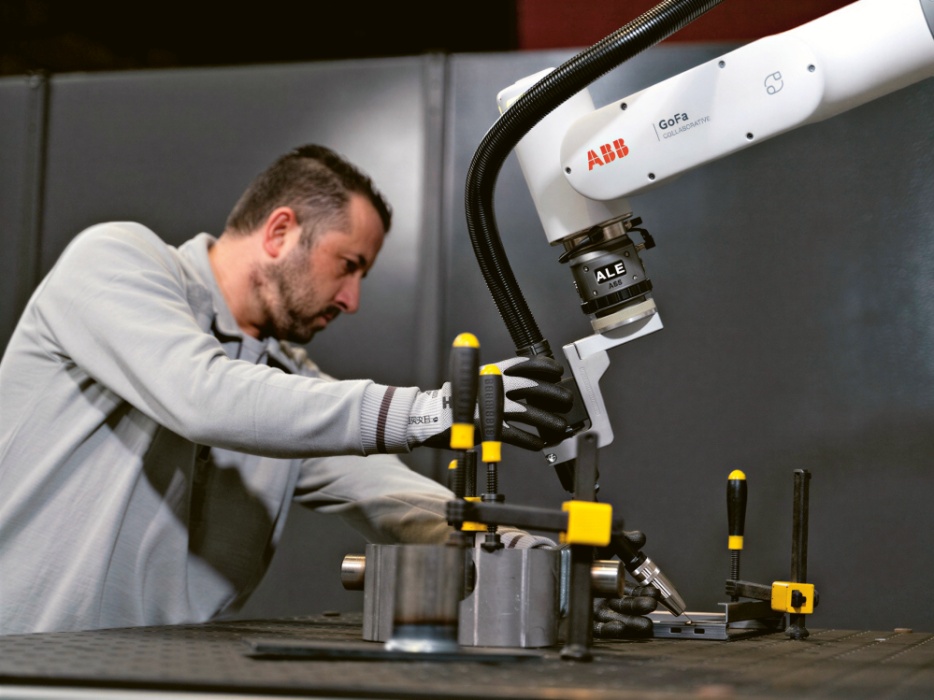 Kobot Arc Welding Package výrazně zjednodušuje vytváření a provedení svařovací sekvence © ABB Kobot Arc Welding Package výrazně zjednodušuje vytváření a provedení svařovací sekvence © ABB