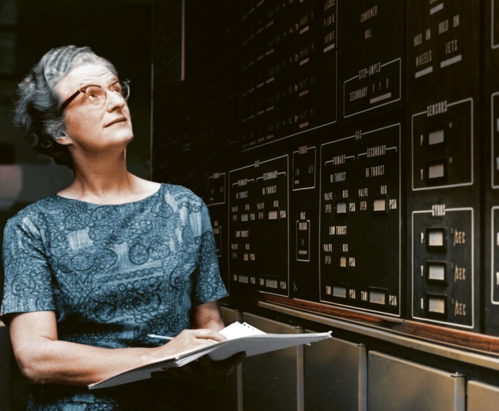 Zesnulá Nancy Grace Romanová, první hlavní astronomka NASA, prosazovala vyslání kosmických teleskopů po celou svou dlouhou kariéru v agentuře. Zde v Goddard Space Center v roce 1972 © NASA Zesnulá Nancy Grace Romanová, první hlavní astronomka NASA, prosazovala vyslání kosmických teleskopů po celou svou dlouhou kariéru v agentuře. Zde v Goddard Space Center v roce 1972 © NASA